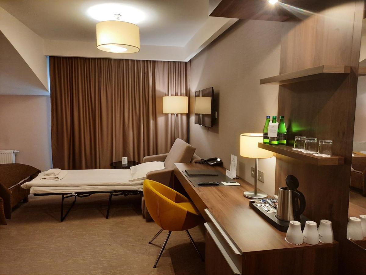Hotel Imperiale Освенцим Экстерьер фото