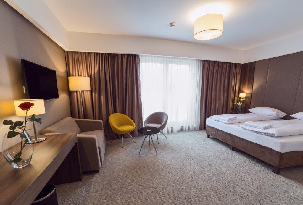 Hotel Imperiale Освенцим Экстерьер фото